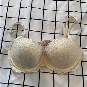 Victoria secret bra hardly been worn!